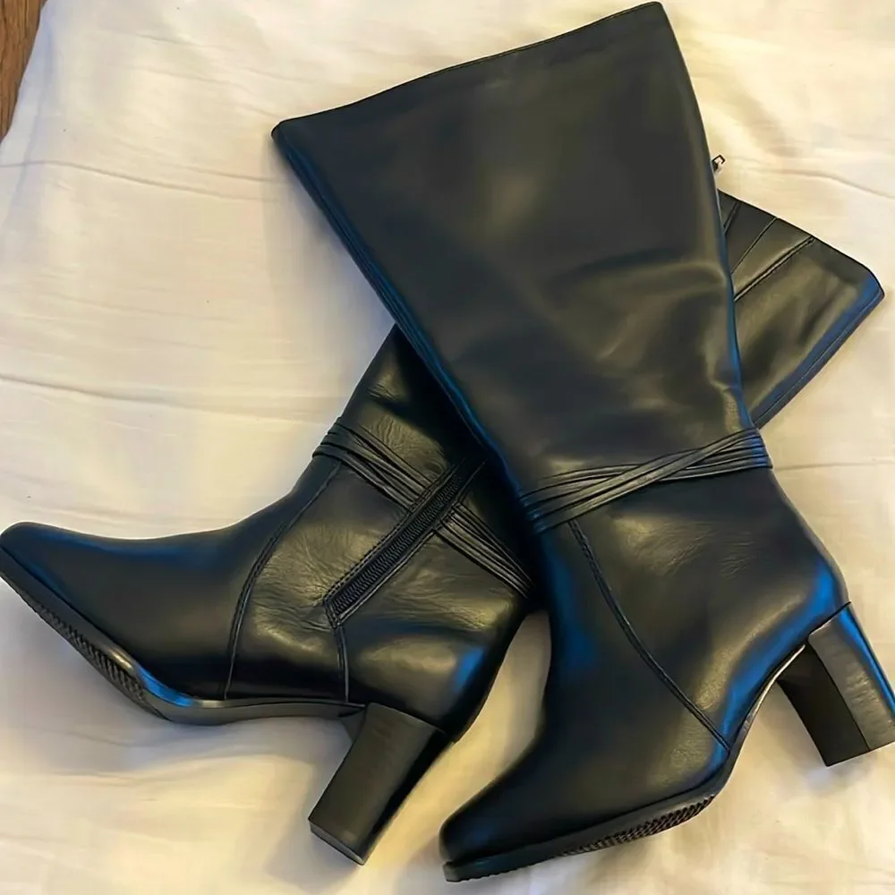 DAVID TATE LEATHER BOOTS.   NEW